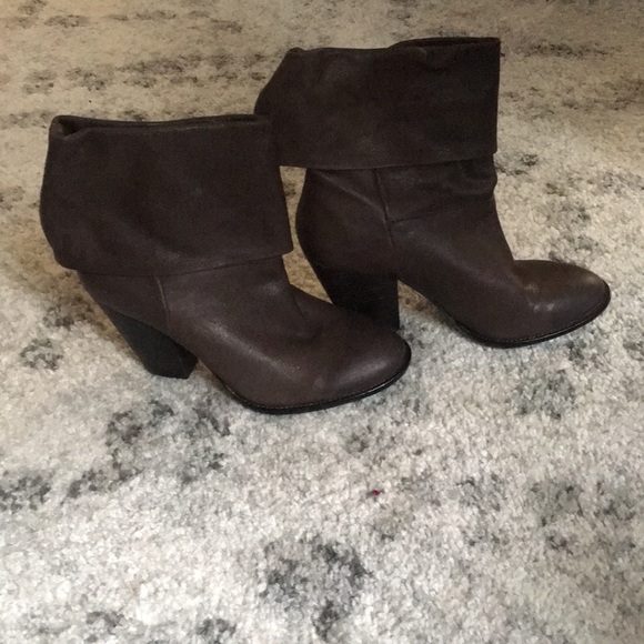 Vince Camuto Brown leather booties - Picture 3 of 4